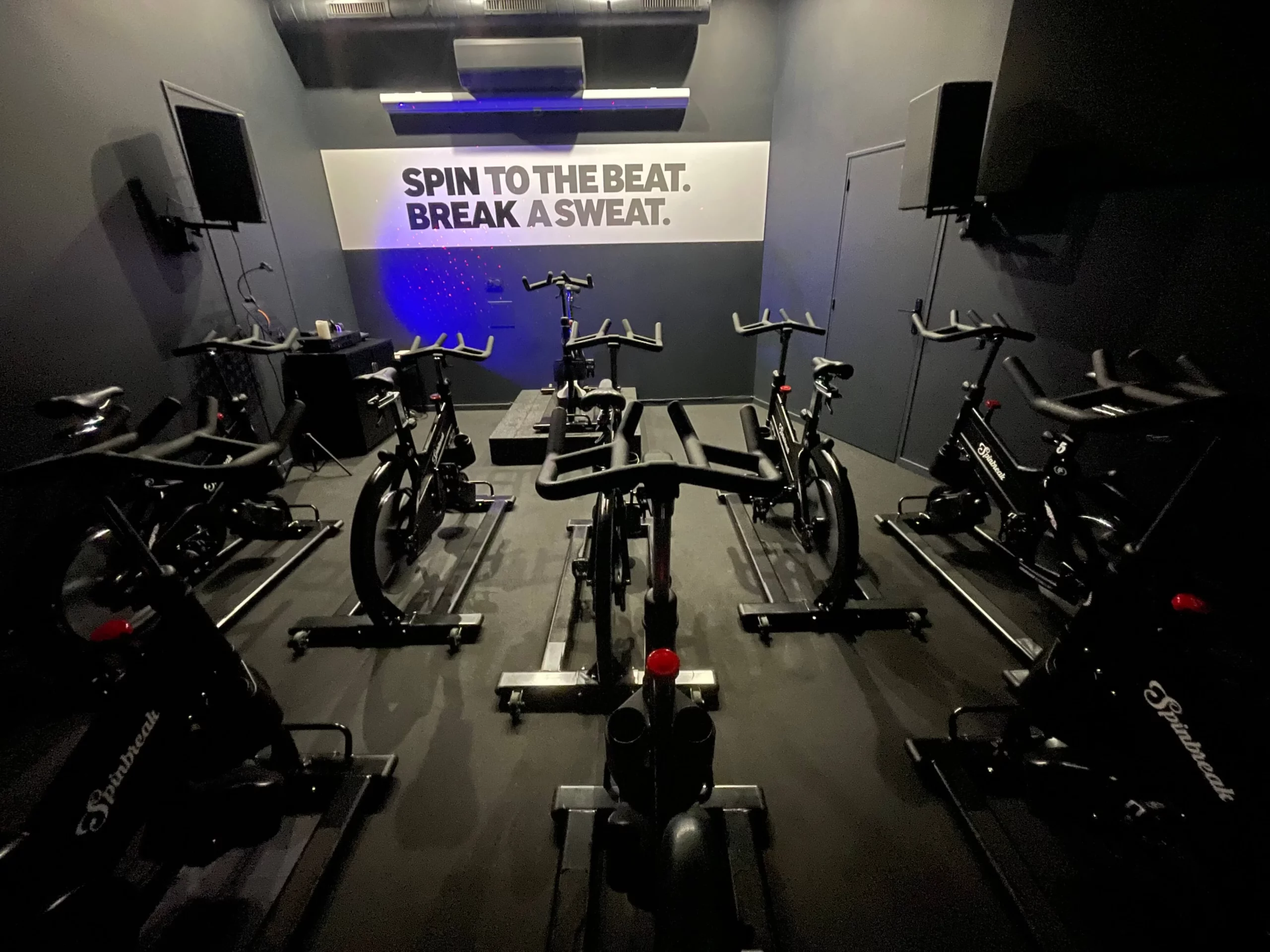 Salle spin sombre Spinroom de Spinbreak