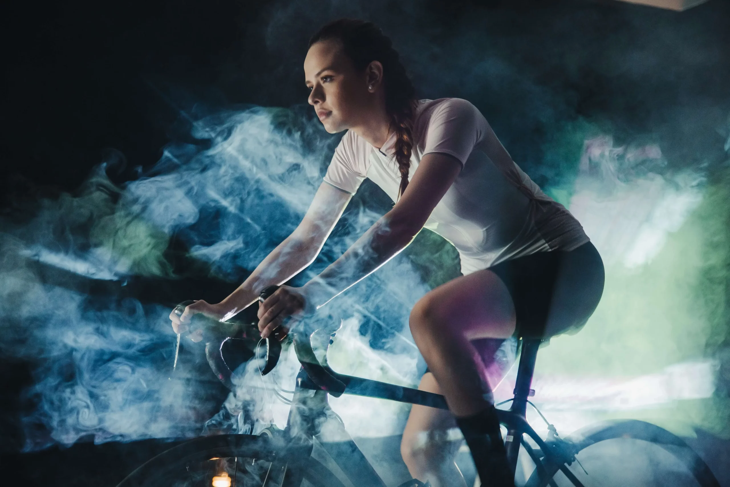 cycliste concentrée sur sa course