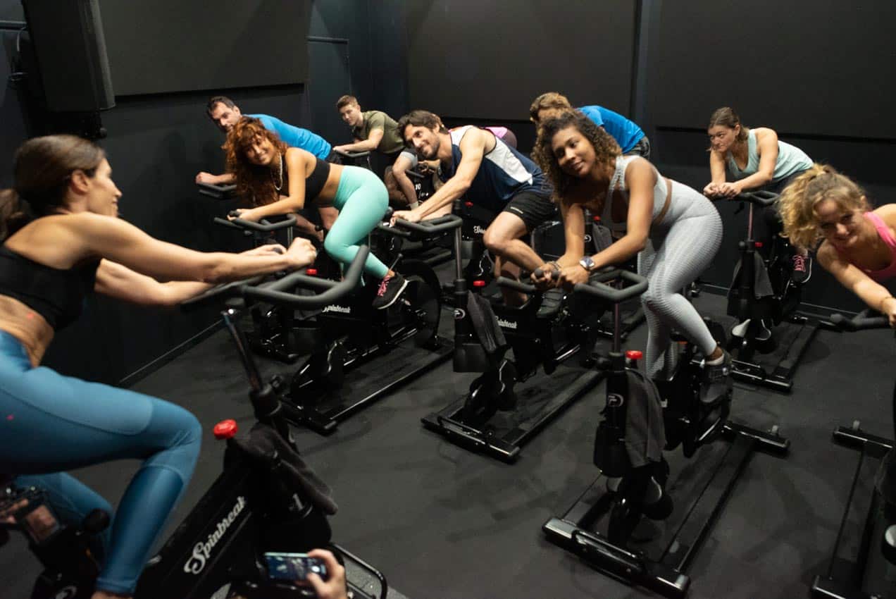 Photo d'une séance de spin en groupe