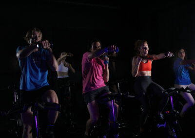 Les avantages de l’indoor cycling en groupe